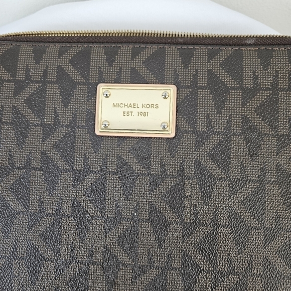 Michael Kors Black and Brown All over Print Leather iPad case Gold tone Hardware - Picture 4 of 6